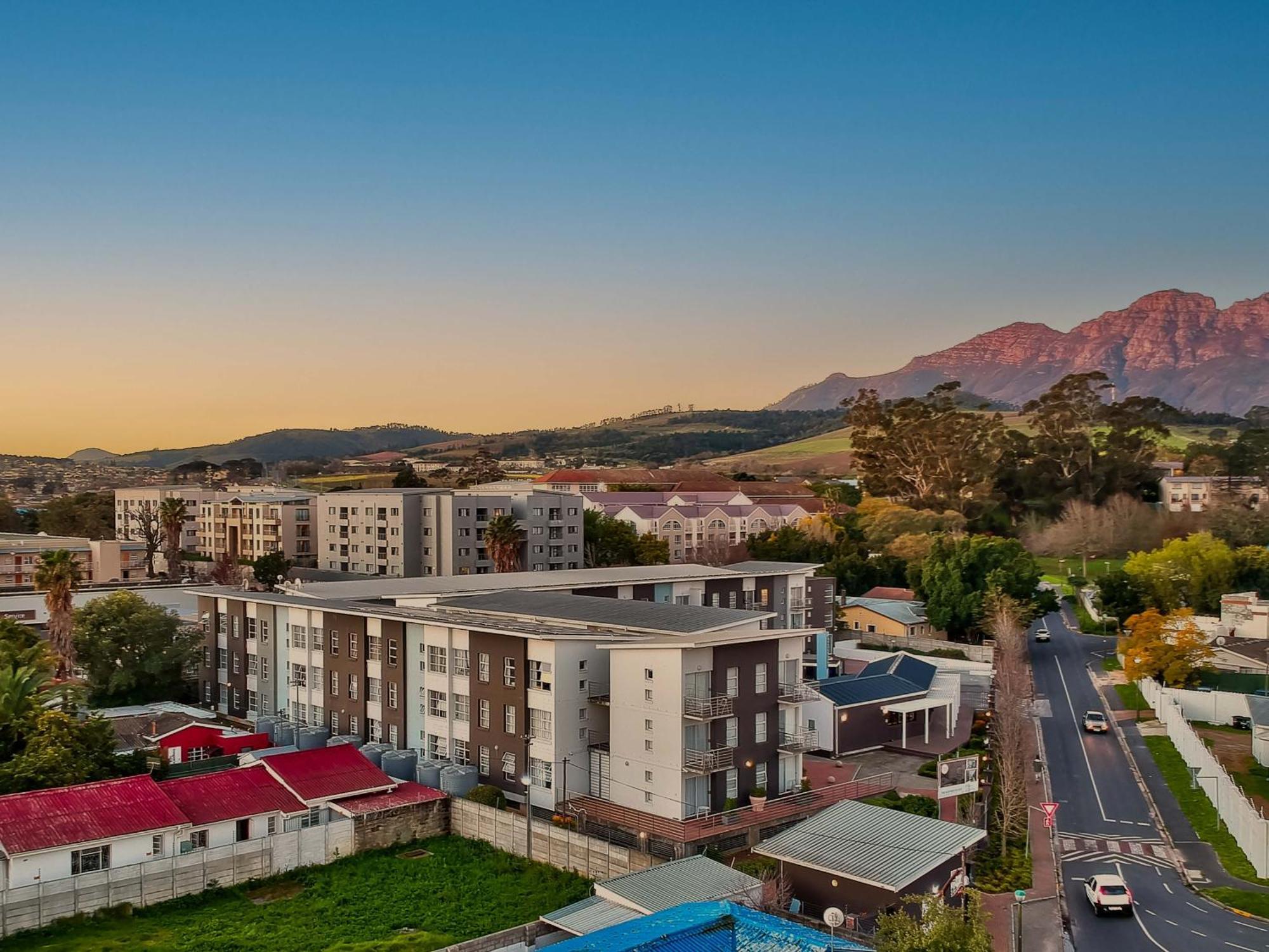 Wink Aparthotel Quiver Tree Stellenbosch Exterior foto